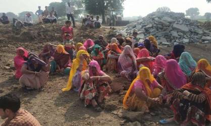 BIG BREAKING: ग्रेटर नोएडा में किसानों ने यमुना प्राधिकरण का काम रोका, वजह जानिए