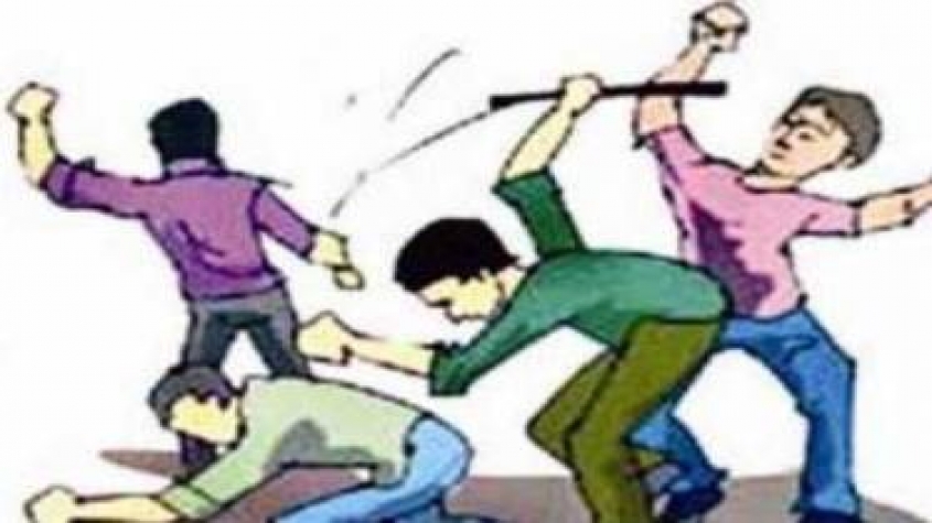 ग्रेटर नोएडा वेस्ट में परेशान फ्लैट खरीदार का गुस्सा फूटा, बिल्डर के साथ मारपीट