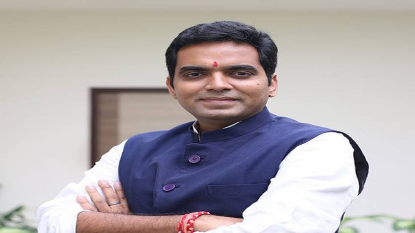 Lockdown: पंकज सिंह ने ट्वीट के जरिए जानकारी मिलते ही असहाय युवक को मदद पहुंचाई