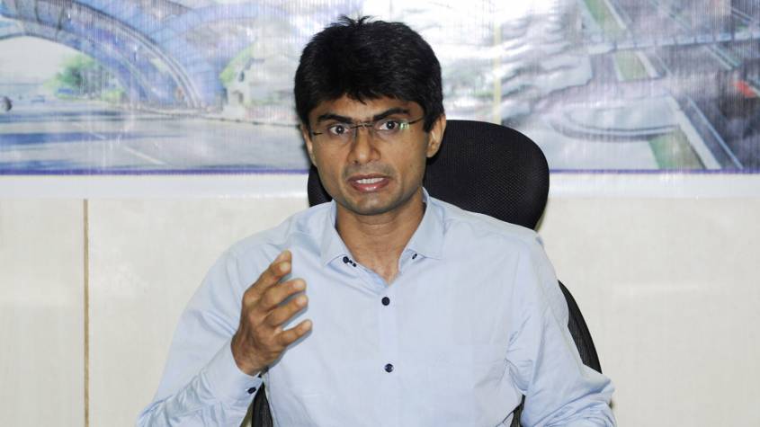 डीएम ने सरकारी अफसरों और कर्मचारियों पर लगाई बड़ी पाबंदी, आदेश जारी किया